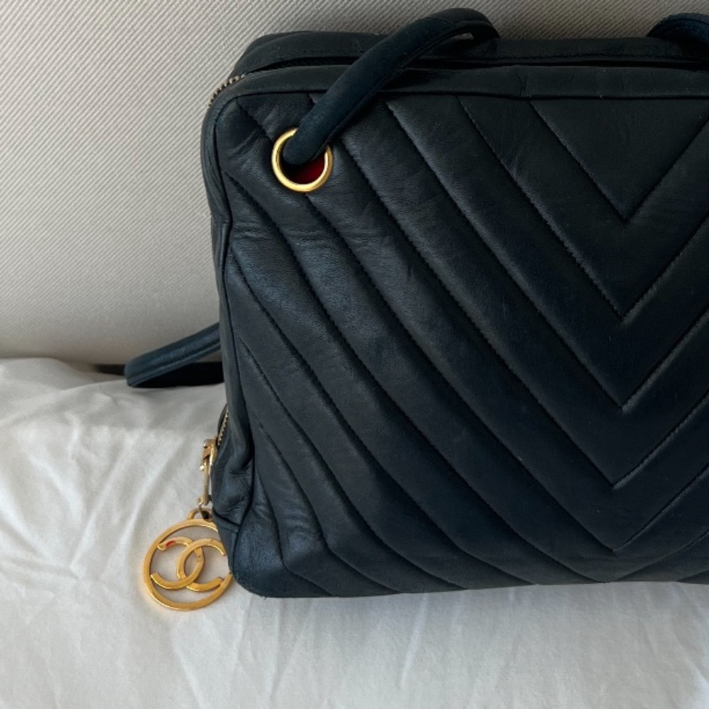 Vintage Chanel Bag. Price negotiable - Picture 5 of 5